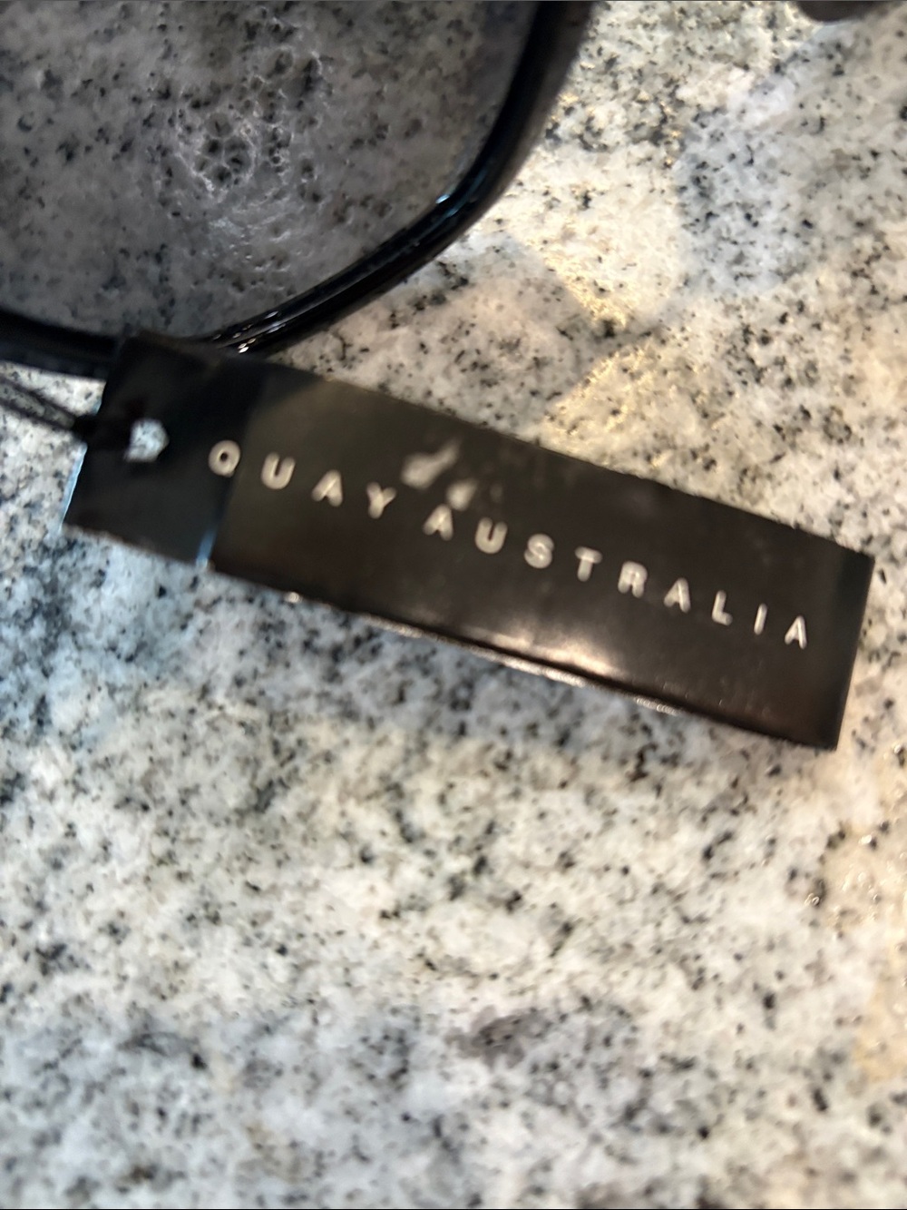 Quay Reina cat eye black and gold sunglasses - Picture 3 of 5